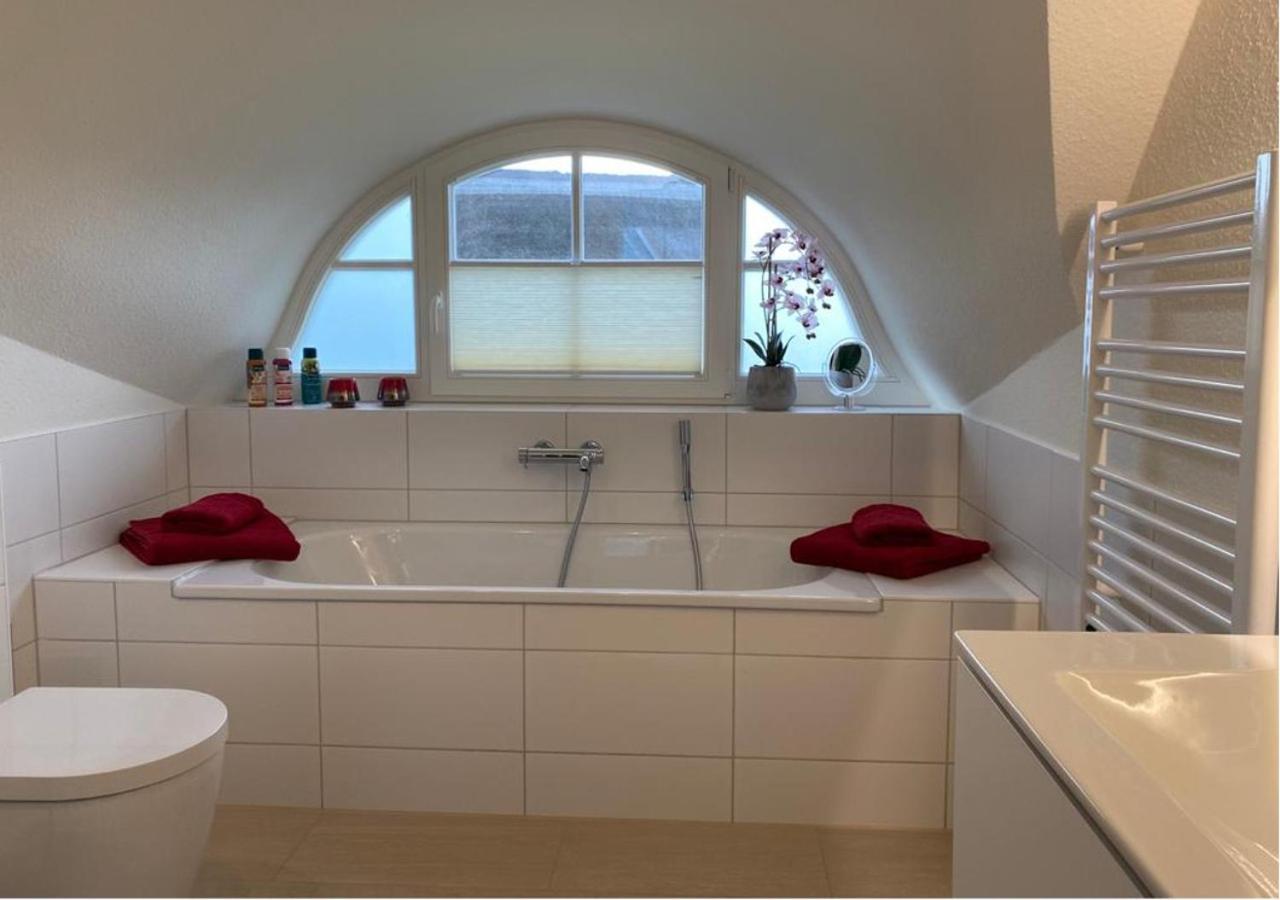 Modernes Reetdach-Ostseeferienhaus Bella Mare, Insel Usedom Mit Sauna, Kamin & Sonnenterrasse Zirchow エクステリア 写真