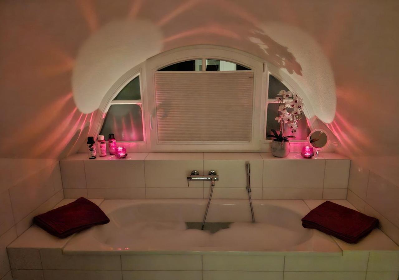 Modernes Reetdach-Ostseeferienhaus Bella Mare, Insel Usedom Mit Sauna, Kamin & Sonnenterrasse Zirchow エクステリア 写真